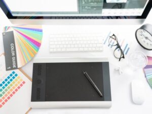 カラーデザイナーの色選び作業