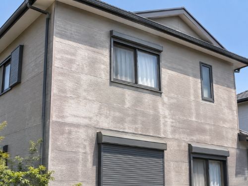 外壁の色あせはなぜ起こる?原因と塗り替え前に確認したいポイント